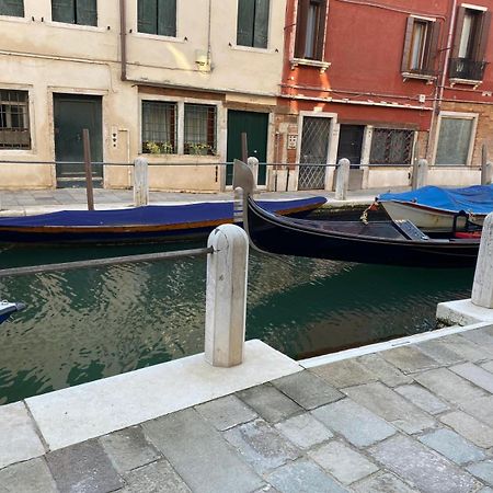 Ca' San Trovaso - 6 Rooms Venedik Dış mekan fotoğraf