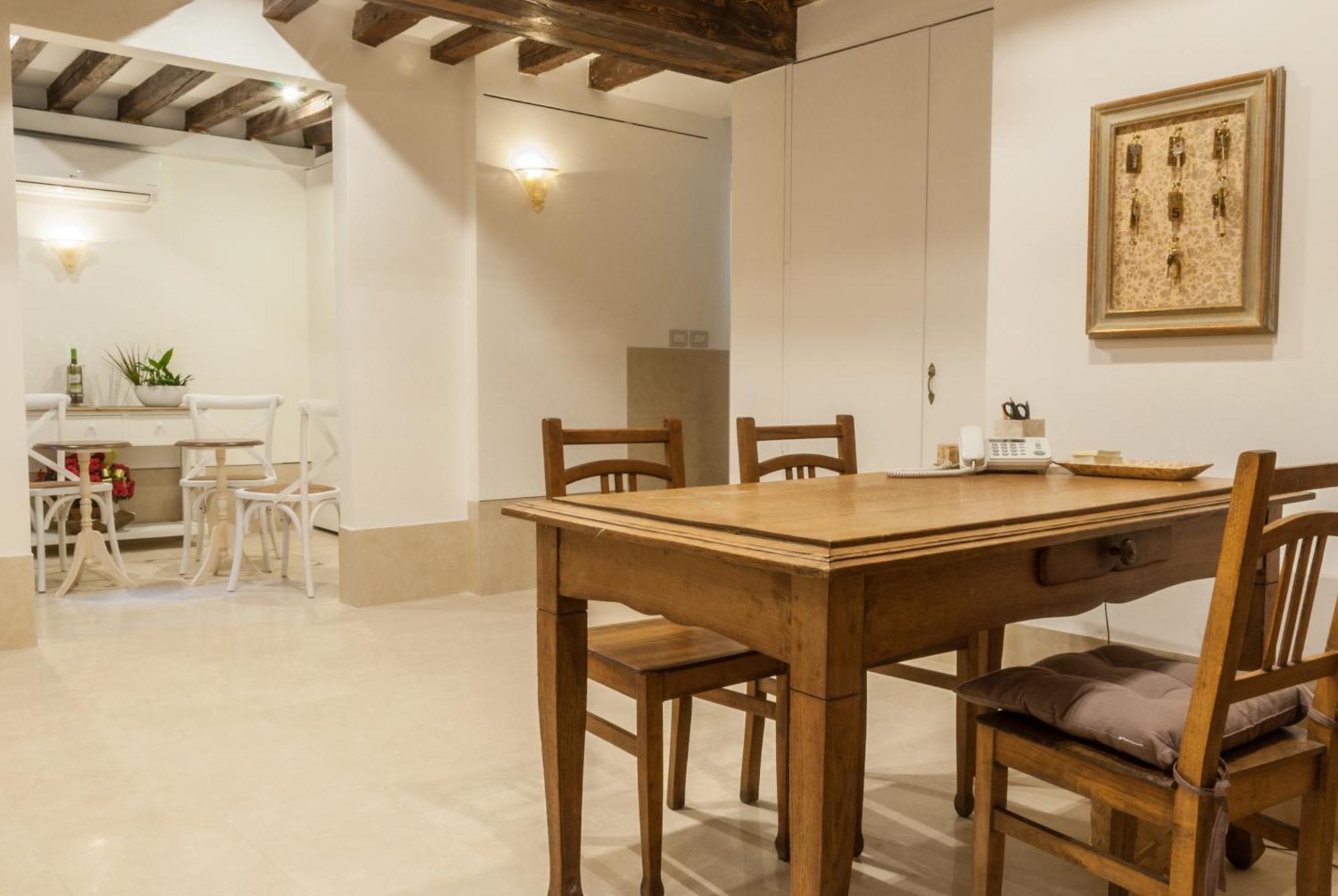 Ca' San Trovaso - 6 Rooms Venedik Dış mekan fotoğraf