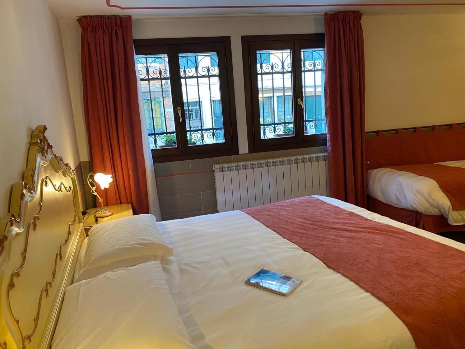 Ca' San Trovaso - 6 Rooms Venedik Dış mekan fotoğraf