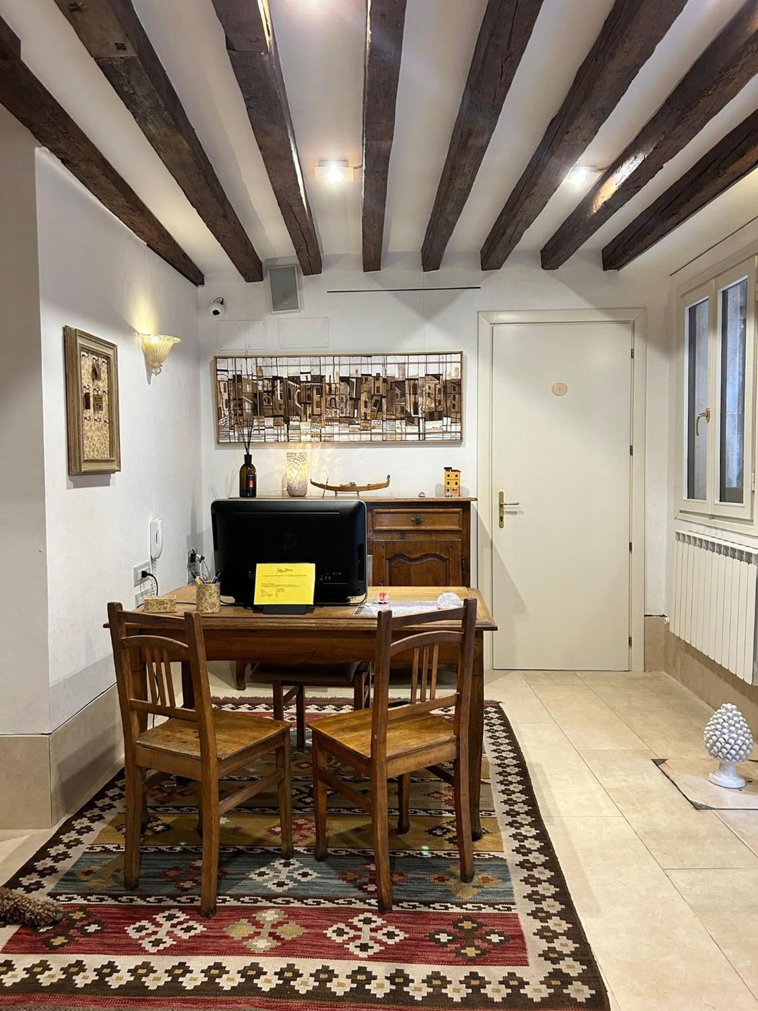 Ca' San Trovaso - 6 Rooms Venedik Dış mekan fotoğraf