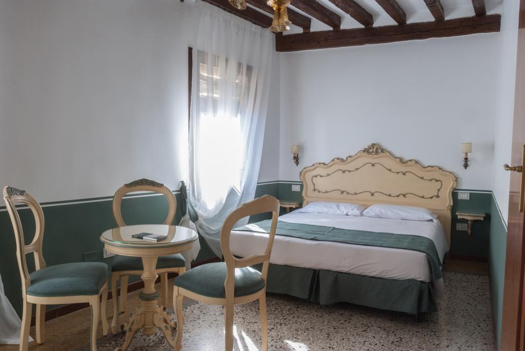 Ca' San Trovaso - 6 Rooms Venedik Dış mekan fotoğraf