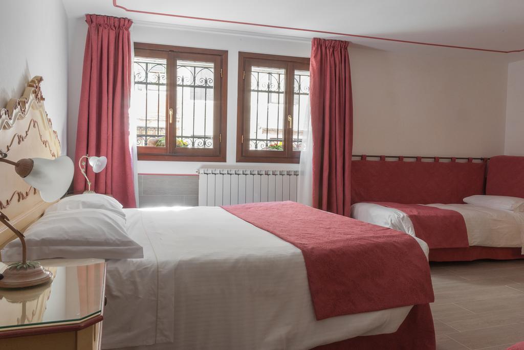 Ca' San Trovaso - 6 Rooms Venedik Dış mekan fotoğraf