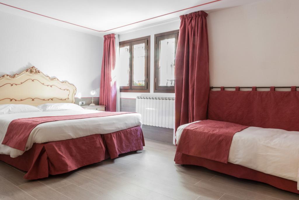Ca' San Trovaso - 6 Rooms Venedik Dış mekan fotoğraf