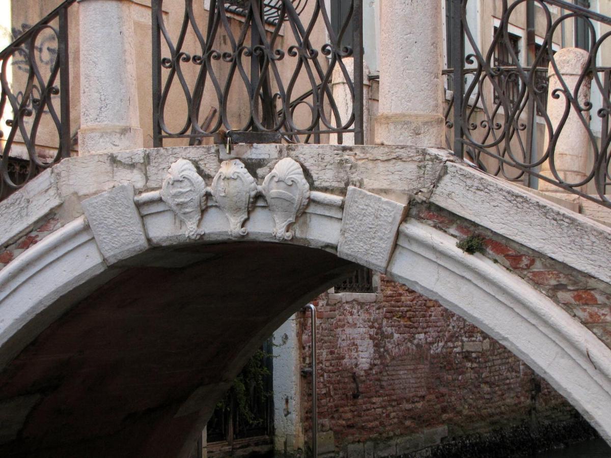 Ca' San Trovaso - 6 Rooms Venedik Dış mekan fotoğraf